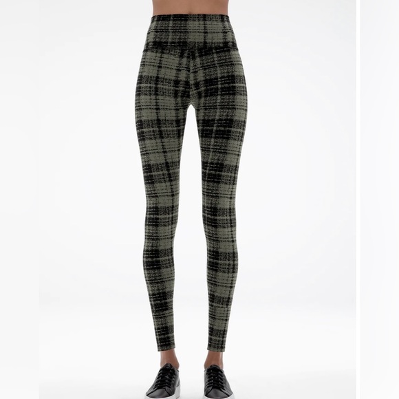 Ona - PLAID Top & LEGGING Set IN OLIVE GREEN - Picture 4 of 16